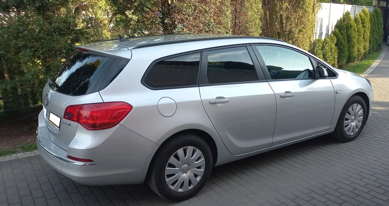 Opel Astra cena 20000 przebieg: 281000, rok produkcji 2013 z Gościno małe 106